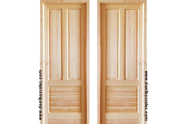 Puerta modelo TRES paneles. Puerta de madera maciza. Con hoja de 3,5 cm. de grosor. Marco directo incluído. Abisagrada. Puerta de madera maciza a doble cara. Medidas: 210 x 82 cm.