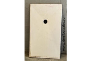 Plato de ducha de resina. Dimensiones: 70 x 120 cm.