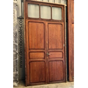Puerta de madera de mobila. Es una puerta de 2 hojas, de interior. Medidas: 270 x 140 cm.