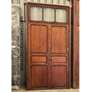 Puerta de madera de mobila. Es una puerta de 2 hojas, de interior. Medidas: 270 x 140 cm.