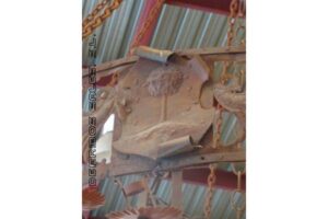 gran lampara de hierro con heraldicas