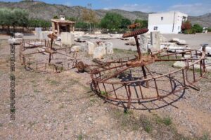 norias antiguas de agua, de hierro