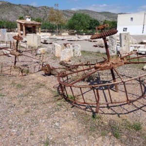 norias antiguas de agua, de hierro