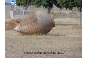 tinajas de 3 metros de origen andaluz. Antiguas.