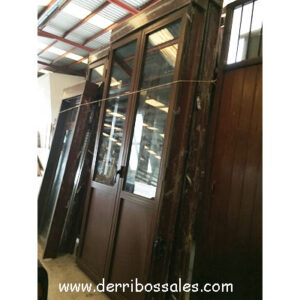 Puertas balconeras grandes de 280 x 130 cm. Balconeras de aluminio con acabado imitación a madera. Abatible, con persiana y cristal tipo climalit.