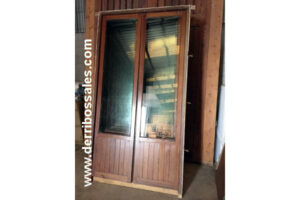 Disponemos de puertas balconeras de madera de mobila. Estas puertas balconeras tienen unas dimensiones totales de 217 x 120 cm. Ideales para puerta de salida a balcón o terraza. Existen varias unidades iguales.
