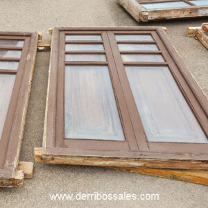 Ventanas de madera de mobila, recuperadas. Ventanas con cristal y porticones. Medidas: 200 x 110 cm. y 160 x 110 cm.