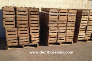 Cajones de madera utilizados para la recogida y el transporte de fruta y verdura. Estos cajones de madera son recuperados. Los cajones de madera son ideales para la decoración, escaparatismo, fabricación de mesas, estanterías, mesitas,..... Sus medidas son: 52 cm. de ancho x 33 cm. de largo x 29 cm.de altura.
