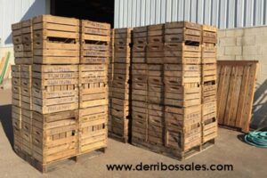Cajones de madera utilizados para la recogida y el transporte de fruta y verdura. Estos cajones de madera son recuperados. Los cajones de madera son ideales para la decoración, escaparatismo, fabricación de mesas, estanterías, mesitas,..... Sus medidas son: 52 cm. de ancho x 33 cm. de largo x 29 cm.de altura.