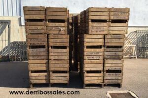 Cajones de madera utilizados para la recogida y el transporte de fruta y verdura. Estos cajones de madera son recuperados. Los cajones de madera son ideales para la decoración, escaparatismo, fabricación de mesas, estanterías, mesitas,..... Sus medidas son: 52 cm. de ancho x 33 cm. de largo x 29 cm.de altura.