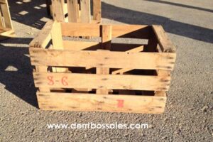 Cajones de madera utilizados para la recogida y el transporte de fruta y verdura. Estos cajones de madera son recuperados. Los cajones de madera son ideales para la decoración, escaparatismo, fabricación de mesas, estanterías, mesitas,..... Sus medidas son: 52 cm. de ancho x 33 cm. de largo x 29 cm.de altura.