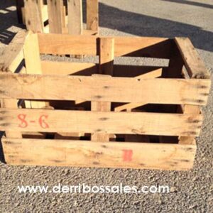 Cajones de madera utilizados para la recogida y el transporte de fruta y verdura. Estos cajones de madera son recuperados. Los cajones de madera son ideales para la decoración, escaparatismo, fabricación de mesas, estanterías, mesitas,..... Sus medidas son: 52 cm. de ancho x 33 cm. de largo x 29 cm.de altura.