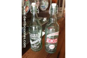 Botellas antiguas de sifones y gaseosas.