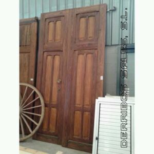 antigua puerta de madera de mobila y Nogal