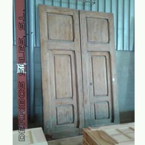 puerta con porton peatonal de madera de mobila