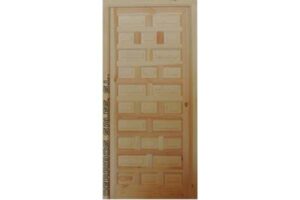 Puerta de calle, maciza, Mod. CASTELLANA CIEGA de 210 x95 cm. Hoja de 4,5 cm.de grosor, marco directo de 9 x 7 cm., bisagras antipalanca, cerradura y herrajes. Las Medidas de nuestras puertas de madera se facilitan con el marco directo incluido. POSIBILIDAD DE FABRICACION A MEDIDA.