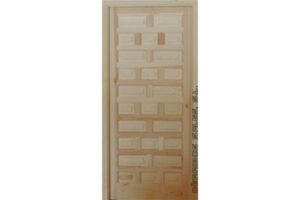 Puerta de calle, maciza, Mod. CASTELLANA CIEGA de 210 x95 cm. Hoja de 4,5 cm.de grosor, marco directo de 9 x 7 cm., bisagras antipalanca, cerradura y herrajes. Las Medidas de nuestras puertas de madera se facilitan con el marco directo incluido. POSIBILIDAD DE FABRICACION A MEDIDA.
