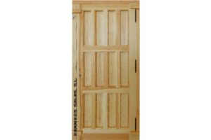 puerta de madera maciza, de calle. nueva