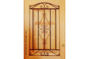 puerta de madera maciza, de calle. nueva