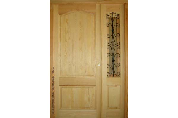 puerta provenzal con fijo y reja. Madera para exterior