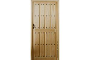 puerta de madera de pino.