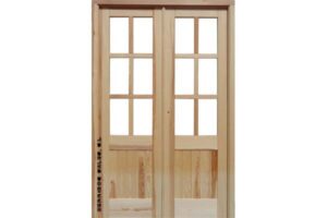 puerta de interior, maciza, de madera de pino.