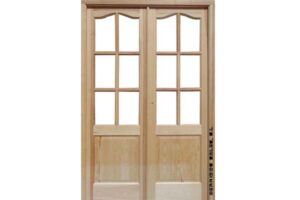 puerta de interior, maciza, de madera de pino.