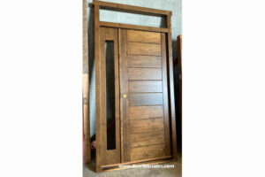 Puerta de madera maciza. Modelo: "Tabla Horizontal con fijo". Se confecciona por encargo. Consulte precios y plazo.