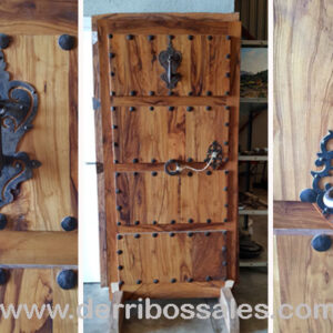 puerta de madera de olivo. 194 x 103 con clavos