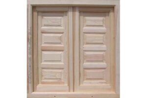 ventana de madera maciza con contraventanas interiores