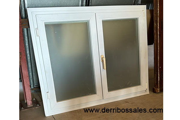 Ventana oscilobatiente de PVC. Con cristal tipo climalit. Medidas: 100 x 130cm.