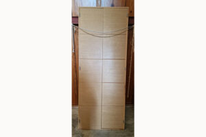 Frontal de armario de roble. 2 hojas de armario chapadas en roble. Medidas: 215x84 cm,
