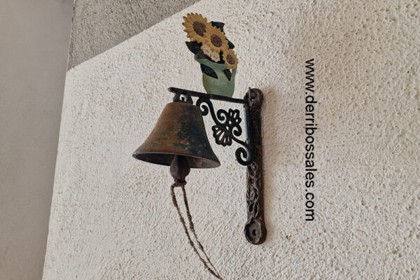 Campana con motivo de girasoles.