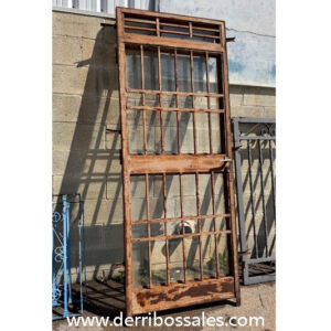 Puerta de reja de 225 x 90 cm.