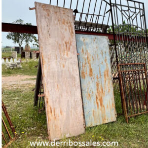 Puertas de chapa viejas.
