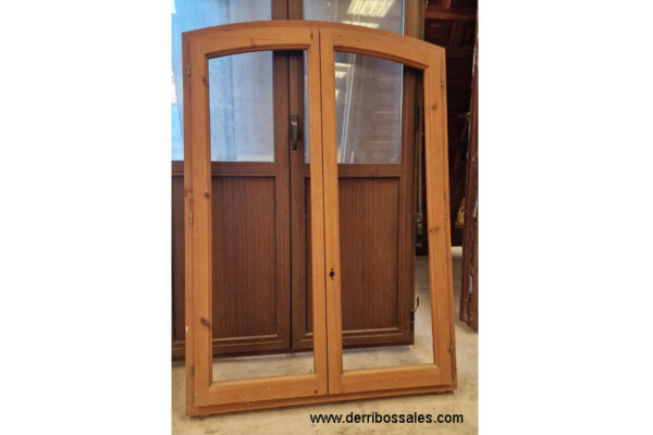Ventana de madera de medio punto. Medidas: 170 x 120