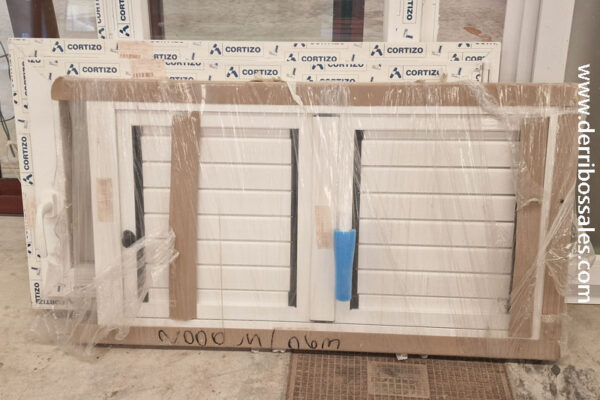 Ventana de aluminio con mallorquinas. Medidas: 65 x 110 cm. NUEVAS!!