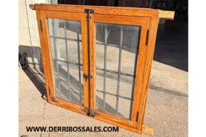 Ventanas de madera de Mobila nueva (Melis) con rejas. Ventanas de: 120 x 110 cm. y 118 x 95 cm. Consulte disponibilidad y medidas. También disponibles con contraventanas.