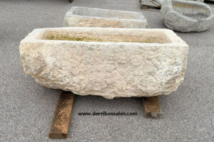 Pilas antiguas de piedra. Consulte disponibilidad.