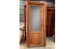 Puertas de madera de mobila, con cristal antiguo. Medidas: 220 x 90 y 220 x 80 cm.