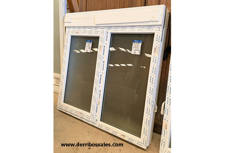 Ventanas de PVC, con cristal 6-18-5 y persiana eléctrica. Medidas: 138 x 138 cm., y  138 x 177 cm.